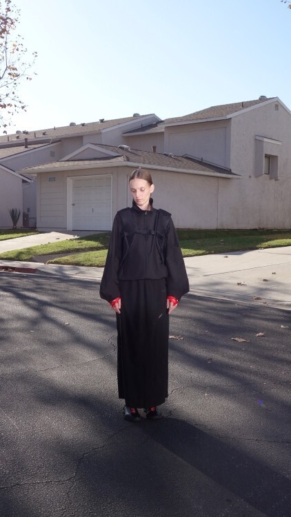 Y-3がペトラ・コリンズとモニ・ハワースによる2025年春夏コレクションの新ビジュアルを公開