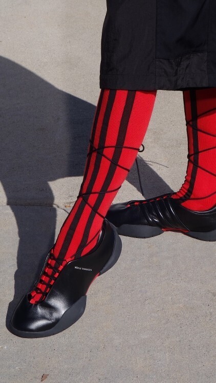 Y-3がペトラ・コリンズとモニ・ハワースによる2025年春夏コレクションの新ビジュアルを公開