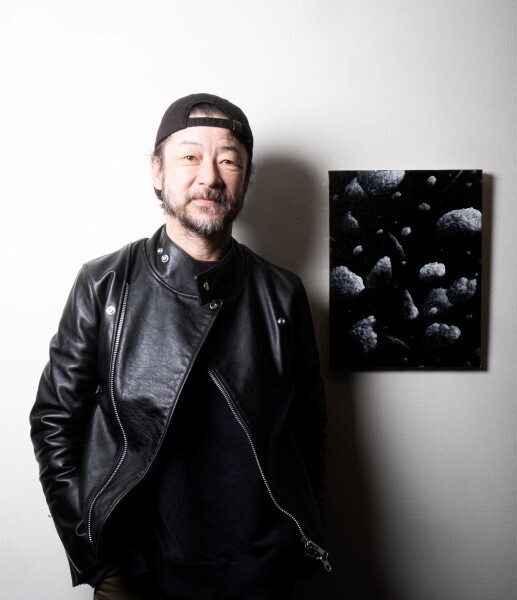 俳優・浅野忠信が伊勢丹新宿店で初の大規模個展を開催。原画の販売も初めて実施