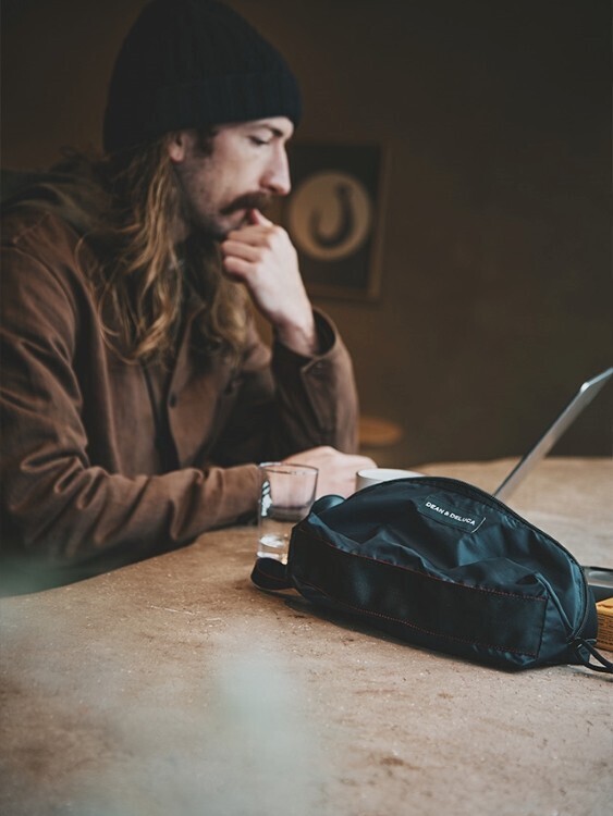 DEAN & DELUCAとBRIEFINGがコラボ。「食を巡る旅」をテーマにしたキャリーケースが登場