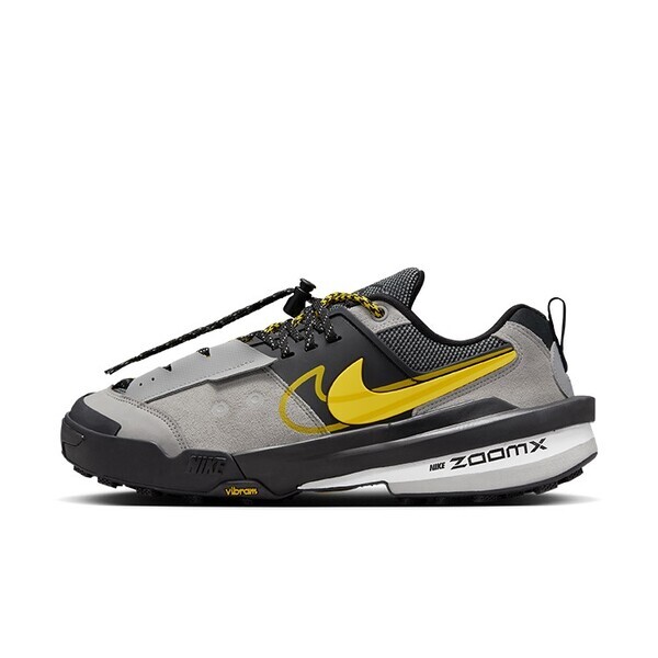 NIKE×sacaiの新作コラボスニーカーが登場。花井祐介によるスカルプチャーも同日発売