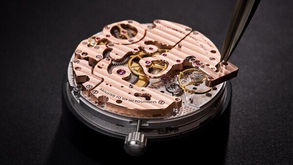 古代サムライの豊かで奥深い世界へ。ルイ・ヴィトンのウォッチメイキングアトリエが「タンブール ブシドウ·オートマタ」を発表