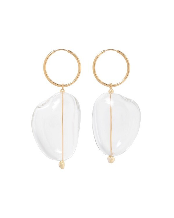 コレクション制作の旅路へ。マメ クロゴウチの2025年春夏コレクションのインスピレーションソースを青山店で展示