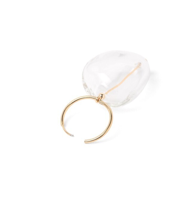 コレクション制作の旅路へ。マメ クロゴウチの2025年春夏コレクションのインスピレーションソースを青山店で展示