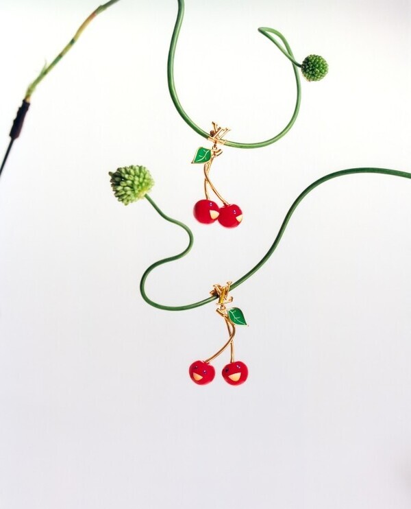 笑顔のチェリー・モチーフがカワイイ! ルイ・ヴィトン×村上隆のリエディション・コレクションの第3弾が登場