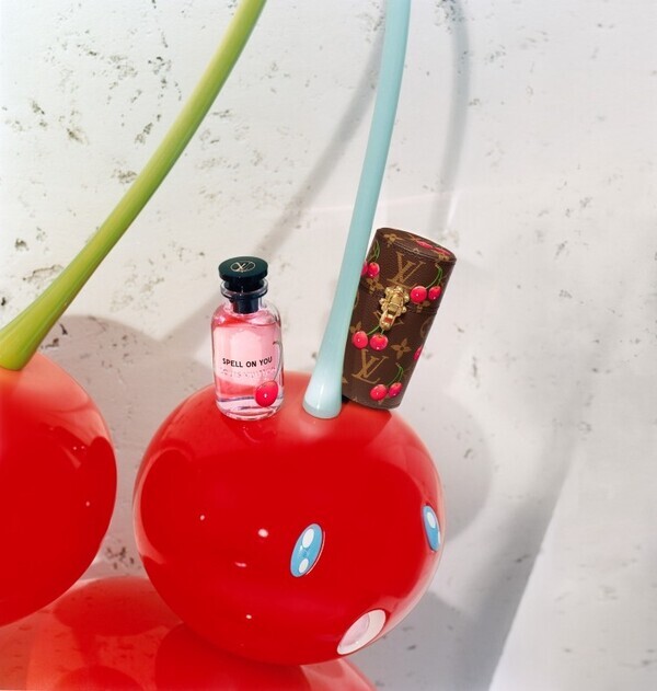 笑顔のチェリー・モチーフがカワイイ! ルイ・ヴィトン×村上隆のリエディション・コレクションの第3弾が登場