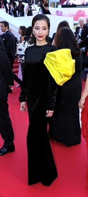 第78回カンヌ国際映画祭で広瀬すずが着用したルイ・ヴィトンのドレスのサヴォアフェール