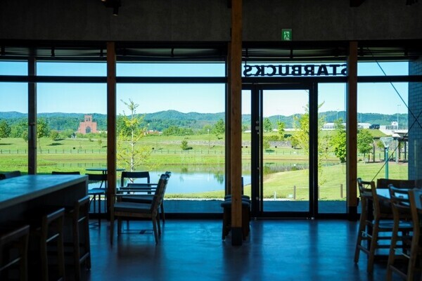 リゾート感あるスターバックスをセレクト! 都会の喧騒を離れ、ちょっと贅沢な時間を楽しめる9店舗