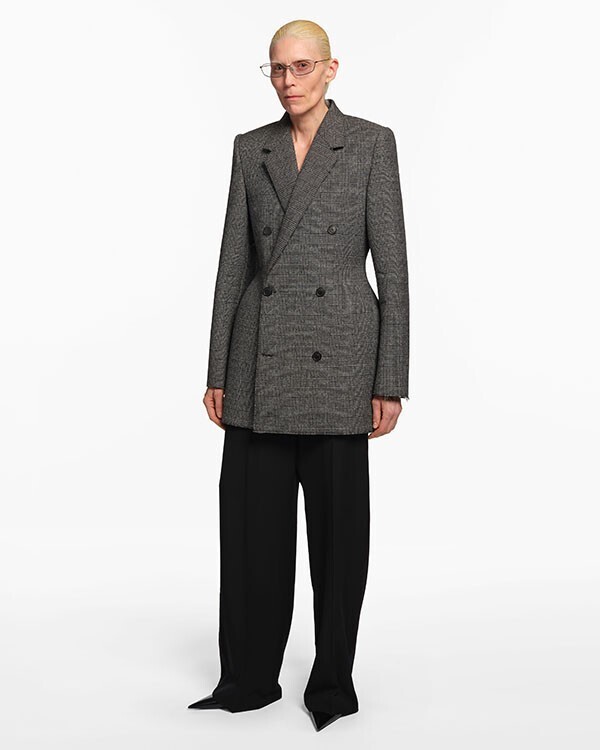 【ルック】バレンシアガがSPRING 26コレクションを発表。デムナによる最後のプレタポルテコレクション