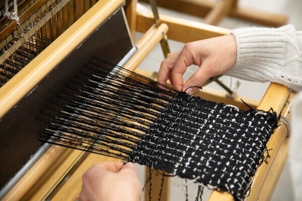 シャネルがパリに設立した職人や専門家が集結する複合施設「le19M（ル ディズヌフエム）」による特別展示を六本木ヒルズで開催