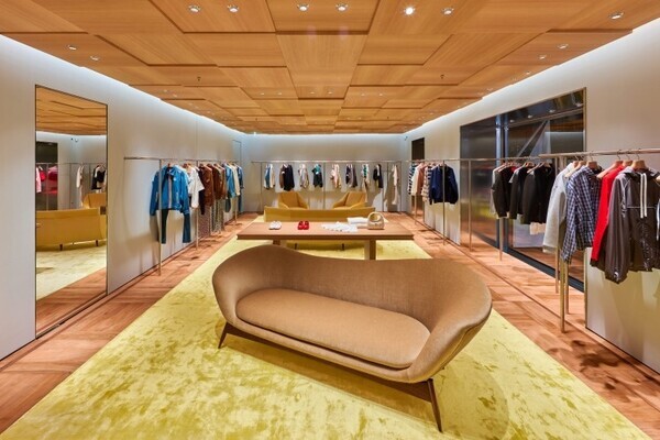 ブランドの精神を体現。ロンドン・ニューボンドストリートのミュウミュウ旗艦店がリニューアルオープン