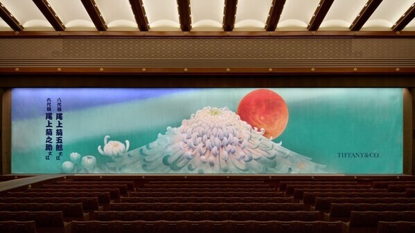 歌舞伎座がティファニー ブルーにライトアップ! 歌舞伎座の座紋「鳳凰丸」の提灯も