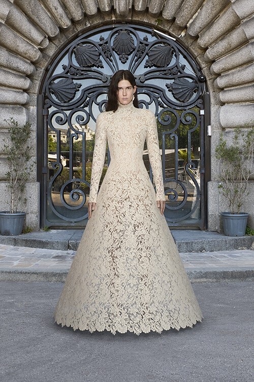 【ルック】Demnaが語る10年の集大成。バレンシアガが54th クチュール コレクションを発表