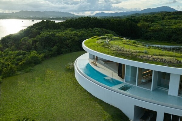 藤本壮介氏が描く、南国の風景と調和する建築。NOT A HOTEL ISHIGAKI「EARTH」が誕生