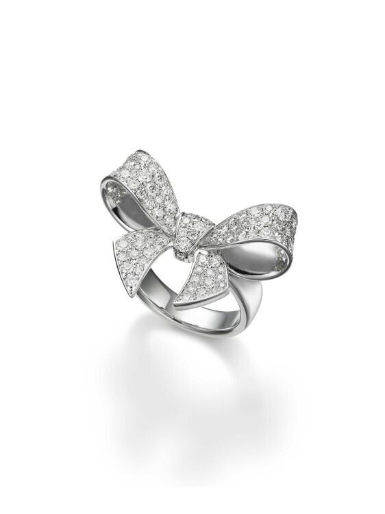 MIKIMOTO、新作ハイジュエリー「Les Pétales」をパリで発表。北川景子が纏う“花びら”の煌めき