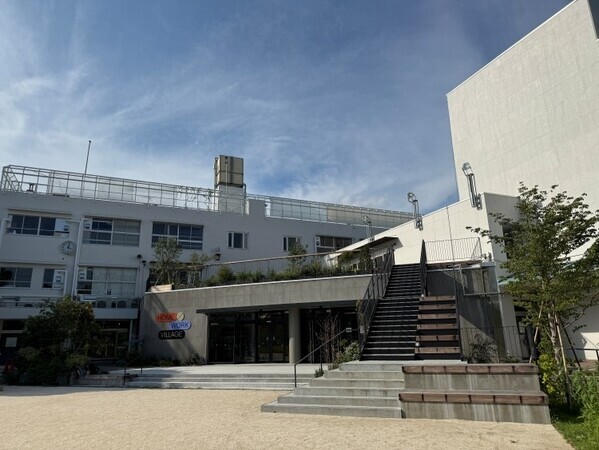 世田谷・池尻に旧中学校を活用した複合施設「HOME/WORK VILLAGE」が誕生