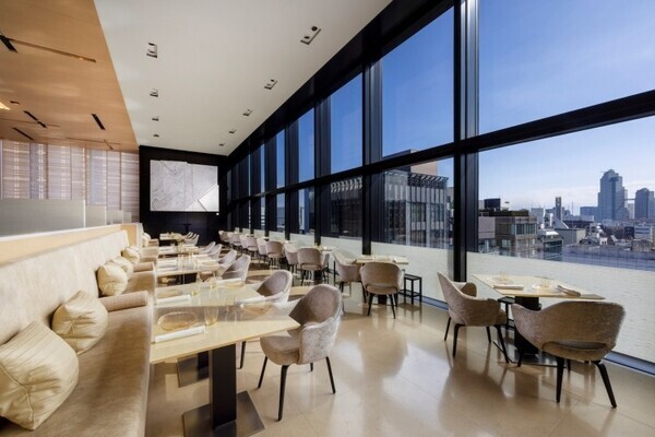 ミシュラン1つ星「ベージュ アラン・デュカス 東京」の名作、ルージュキルティングのケーキが復活