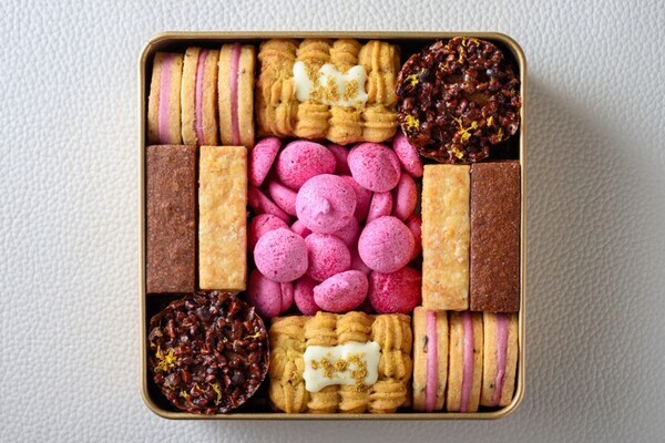 花束のように美しいクッキー缶「フルリール」。ラ・メゾン・ド・ビィが贈る6つの物語と究極の素材美
