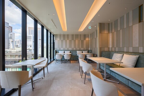 花束のように美しいクッキー缶「フルリール」。ラ・メゾン・ド・ビィが贈る6つの物語と究極の素材美