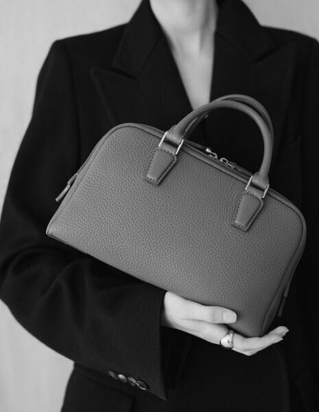 土屋鞄60周年、新ハイエンドライン「TSUCHIYA Class」デビュー。普遍を超えて、時をまとい続ける革の本質