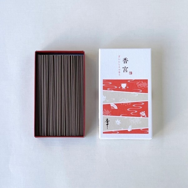 創業450年の香司・香十。京都の伝統が銀座で描く“香り”の新しい美意識