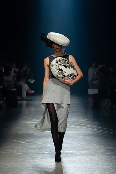 【ルック】Haute Mode Hirata 2026年春夏コレクション──生誕100年を迎えた創設者の意思を娘、孫世代が未来へとつなぐ