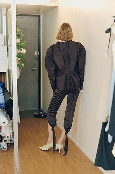 【ルック】YOHEI OHNO 2026年春夏「a pure sex」を発表。自己と他者の境界を溶かす、“日常のドレスアップ”