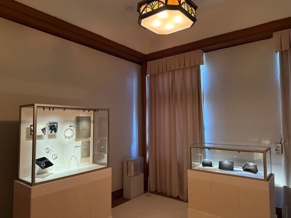 ヴァン クリーフ＆アーペルのアール・デコ展が東京都庭園美術館で開幕。時代を超える美とクラフツマンシップ