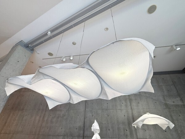 「一枚の布から光が生まれる」──21_21 DESIGN SIGHTでA-POC ABLE ISSEY MIYAKEとatelier oïによる特別展示「TYPE-XIII」開催