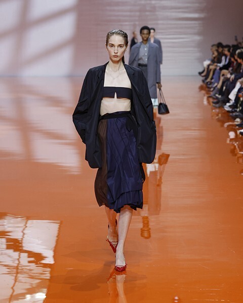 【ルック】プラダが2026年春夏レディスコレクションを発表。「BODY OF COMPOSITION」、服が語る新たな調和