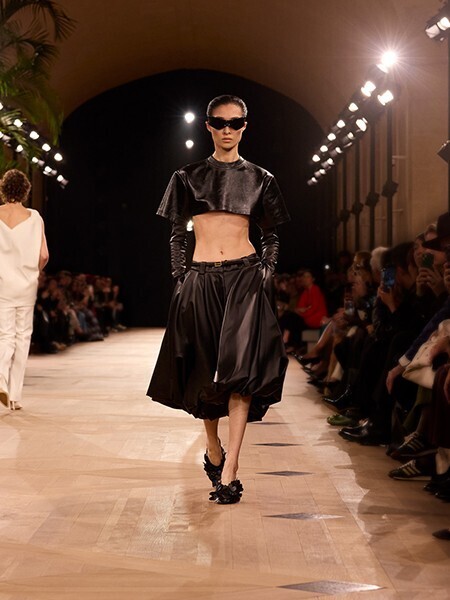 【ルック】バレンシアガ Summer 26コレクション「THE HEARTBEAT」。ピエールパオロ・ピッチョーリが描く“鼓動するバレンシアガ”