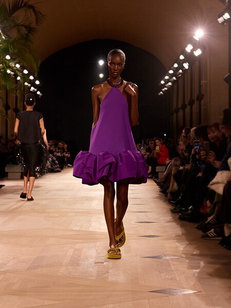 【ルック】バレンシアガ Summer 26コレクション「THE HEARTBEAT」。ピエールパオロ・ピッチョーリが描く“鼓動するバレンシアガ”