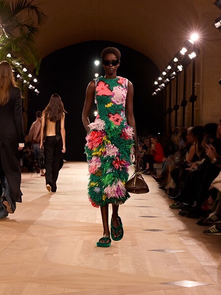 【ルック】バレンシアガ Summer 26コレクション「THE HEARTBEAT」。ピエールパオロ・ピッチョーリが描く“鼓動するバレンシアガ”