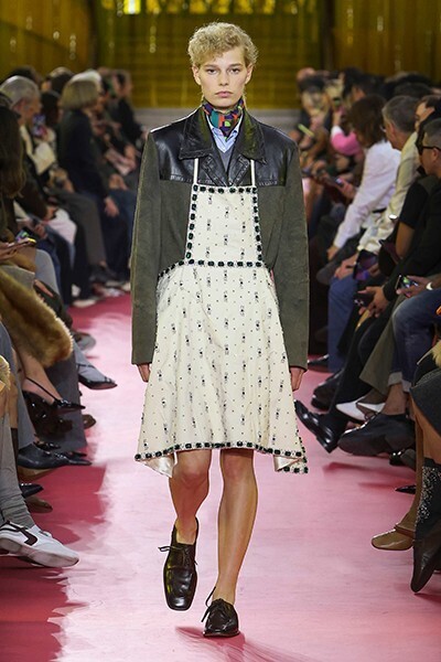 【ルック】ミュウミュウ 2026年春夏コレクション──働くことの尊さを讃える、現代女性のためのユニフォーム