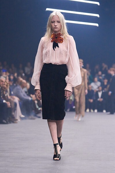 【ルック】ヴァレンティノ 2026年春夏コレクション──“闇の中の光”を求めて、アレッサンドロ・ミケーレが描く希望の詩