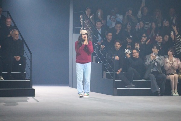 【ルック】ヴァレンティノ 2026年春夏コレクション──“闇の中の光”を求めて、アレッサンドロ・ミケーレが描く希望の詩