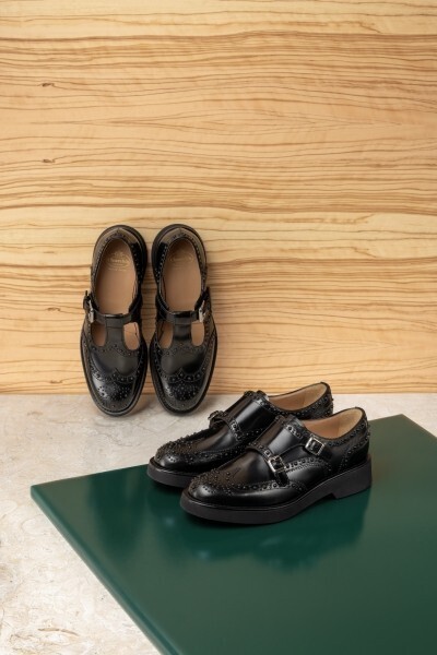 チャーチが伊勢丹新宿店でポップアップを開催。英国クラシックに“ブラックスタッズの光”が差し込む「City Lights」コレクション