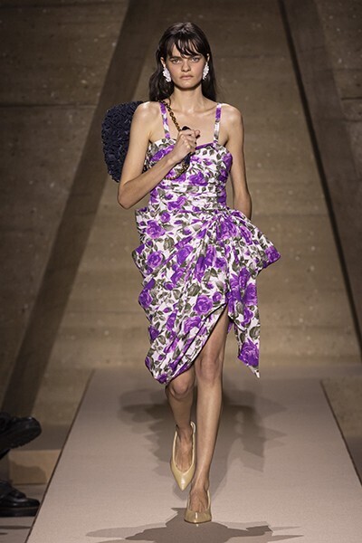 【ルック】Chloé 2026年春夏コレクション──“ENTRE DEUX” クチュールと日常のあいだに宿る自由