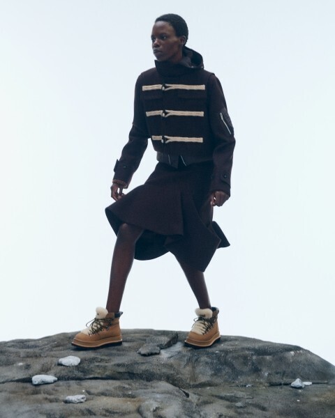 UGG® & sacai──“快適さ”と“違和感”が交差する、2025年秋冬コラボコレクション