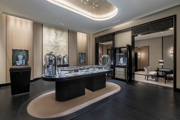 ヴァン クリーフ&アーペルが銀座一丁目に新ブティックをオープン。都市に息づく“光のジュエリーハウス”