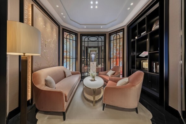 ヴァン クリーフ&アーペルが銀座一丁目に新ブティックをオープン。都市に息づく“光のジュエリーハウス”