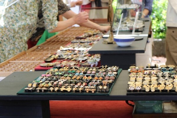 時をまとったモノと出会う。代官山T-SITEで「蚤の市」開催