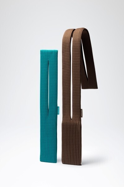 イッセイ ミヤケとAppleが協業。「一枚の布」から生まれたiPhoneのための新しいポケット「iPhone Pocket」発表