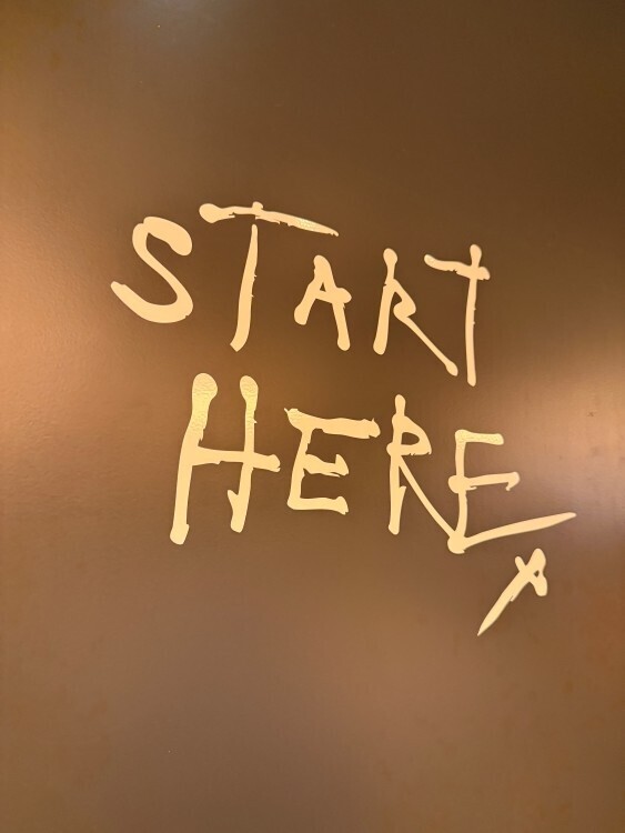 ジョニー・デップの創造的宇宙へ──没入型アート展「A Bunch of Stuff - Tokyo」が開幕。スタジオの記憶と100点超の作品が東京に集結