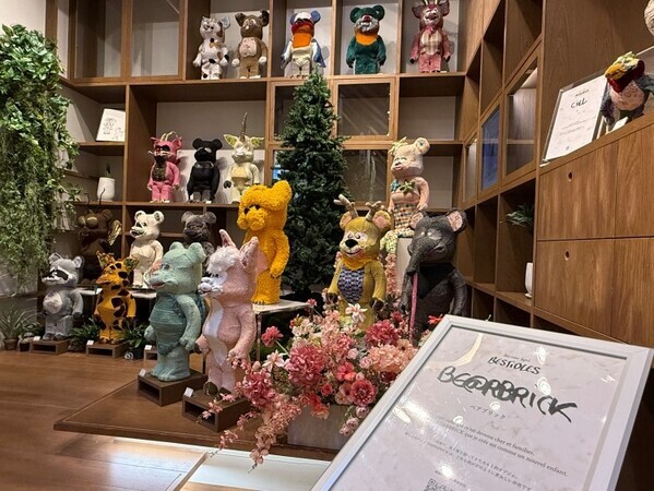 メディコム・トイが迎えるテキスタイル彫刻の魔法──  アン・ヴァレリー・デュポン新作113点が並ぶ「Bestioles」