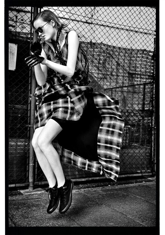 Y’s、マックス・ヴァドゥクルが捉えた東京の緊張と静止──2026 S/Sフォトシリーズ「TOKYO: HELD MOVEMENT」公開