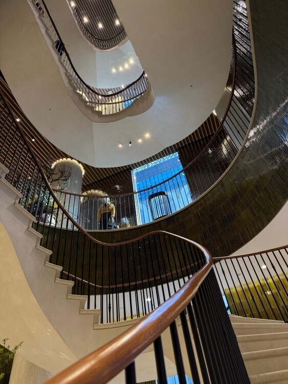 LOEWE、銀座の記憶と未来を編み直す──「カサロエベ銀座」が中央通り沿いに誕生