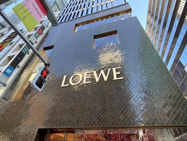 LOEWE、銀座の記憶と未来を編み直す──「カサロエベ銀座」が中央通り沿いに誕生