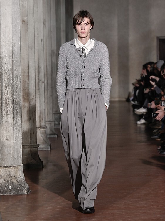 SOSHIOTSUKI 2026年秋冬、ピッティ・ウオモで提示されたテーラリングの再解釈