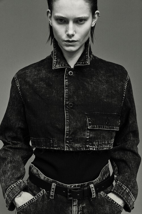 Y’sが提案する「DENIM ESSENTIALS」──構造と佇まいから考える、日常のためのデニム